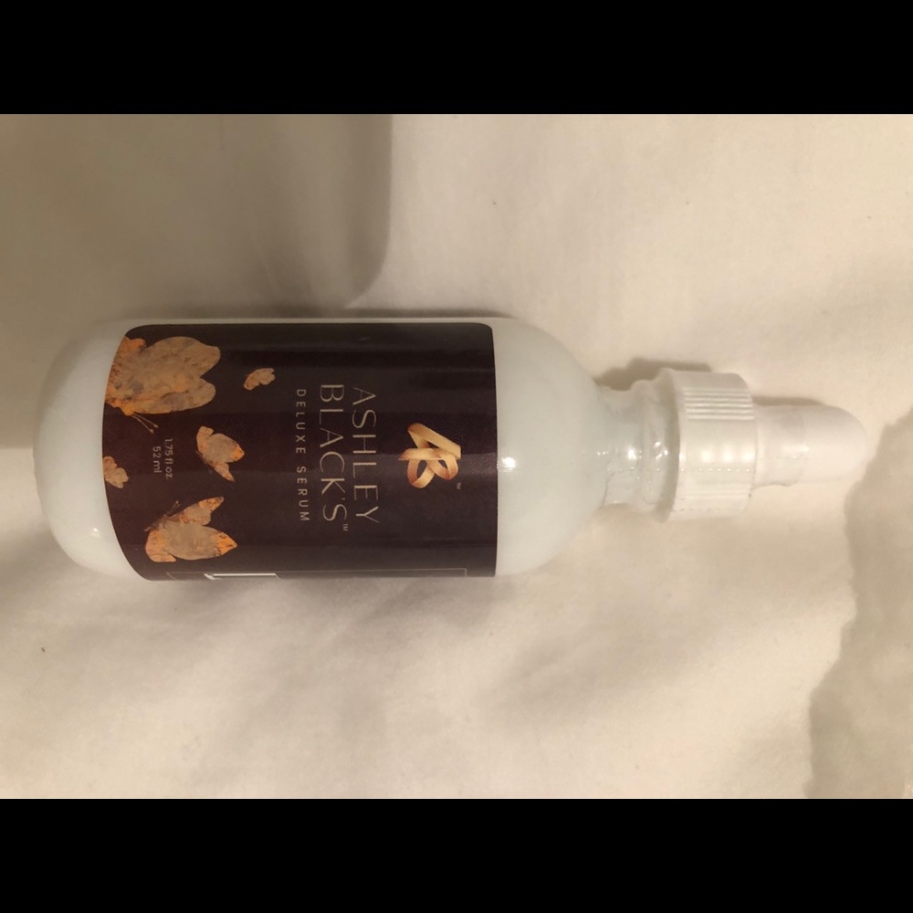 Sealed ASHLEY BLACK'S DELUXE SERUM 1.75oz
